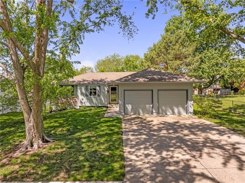 Photo of 13020 S Raintree Drive, Olathe, KS 66062 (MLS # 2615895)