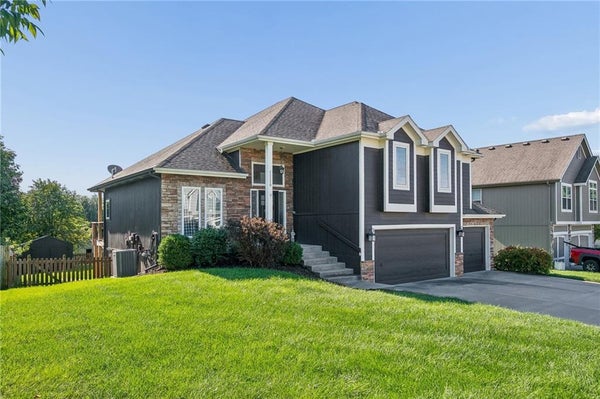 11119 N MADISON AVE, KANSAS CITY, MO 64155 - Image b173ecc23fea75e423bd82e42004dcc4/3824766424