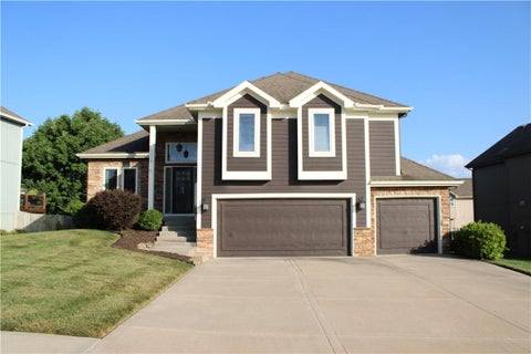 Photo of 11119 N Madison Avenue, Kansas City, MO 64155 (MLS # 2642407)