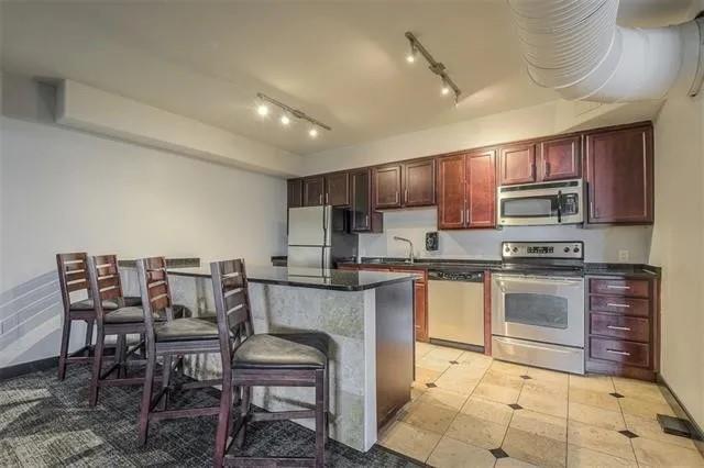 700 E 8th Street 9N