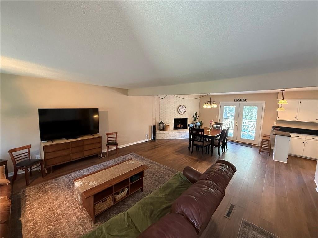 200 W 104th Terrace