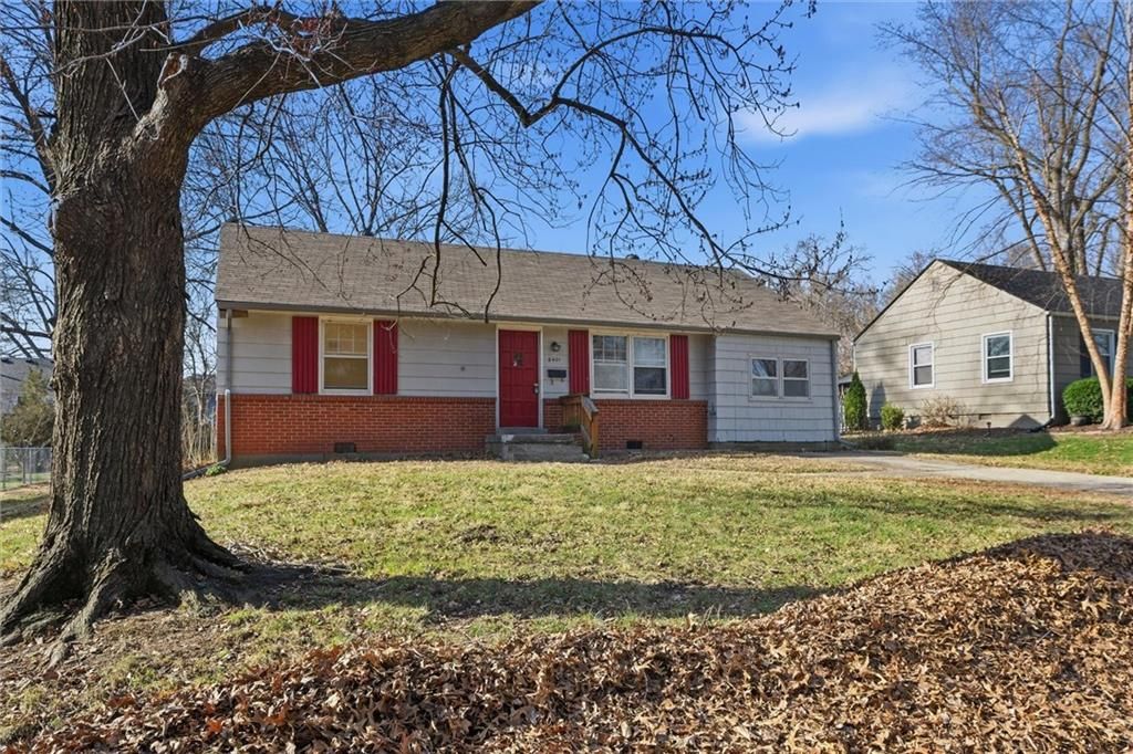 Photo of 6401 W 73rd Street, Overland Park, KS 66204 (MLS # 2606914)