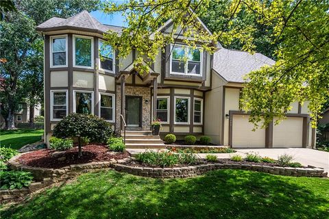 Photo of 13400 W 116th Terrace, Overland Park, KS 66210 (MLS # 2626837)