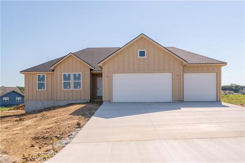 16729 Pinehurst Drive Basehor KS 66007