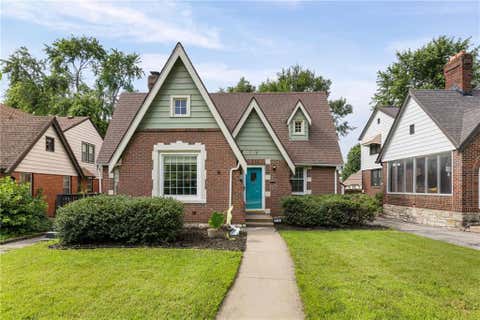 Photo of 719 E Gregory Boulevard, Kansas City, MO 64131 (MLS # 2616083)