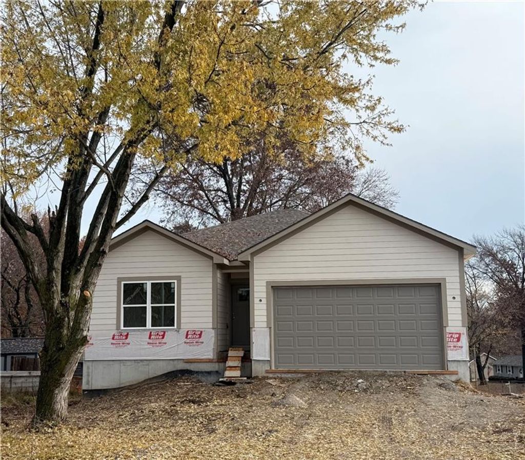 Photo of 1705 Johnston Street, Liberty, MO 64068 (MLS # 2594663)