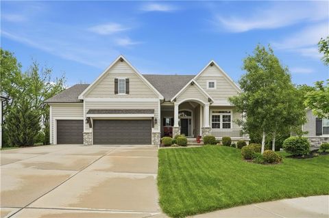 Photo of 15670 W 171 Terrace, Olathe, KS 66062 (MLS # 2615399)