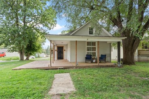 1007 Ottawa Street, Leavenworth, KS 66048 - #: 2521452