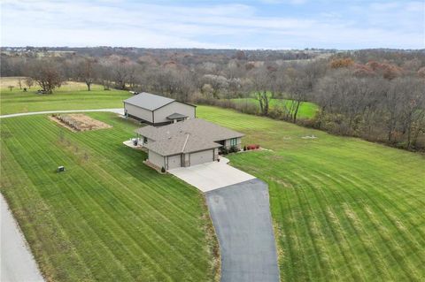 Photo of 7803 NE 160th Terrace, Smithville, MO 64089 (MLS # 2584585)