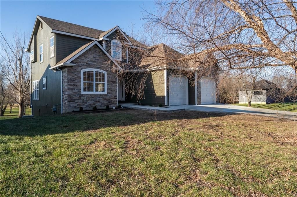 Photo of 121 Hillside Drive, Baldwin City, KS 66006 (MLS # 2607487)