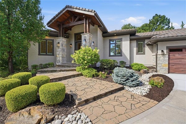 100 DUNHILL CT, BELTON, MO 64012 - Image b229bfb73134ea462a97986cf6f2b2ae/940117644