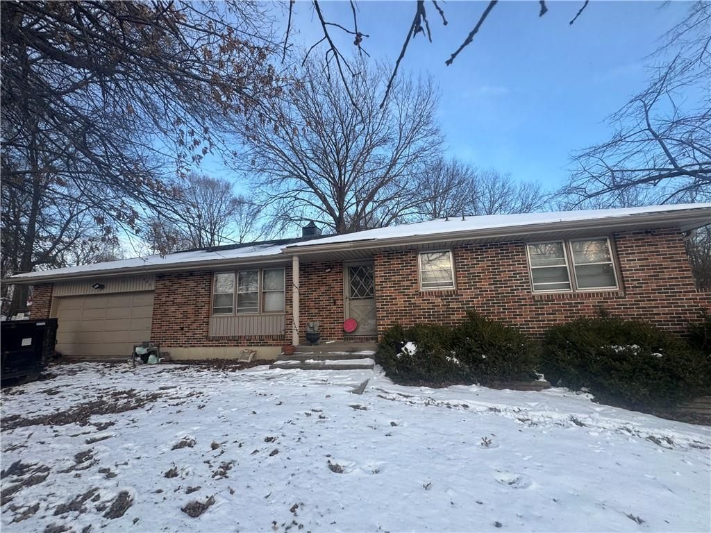 Photo of 907 S Jones Road, Independence, MO 64056 (MLS # 2598875)