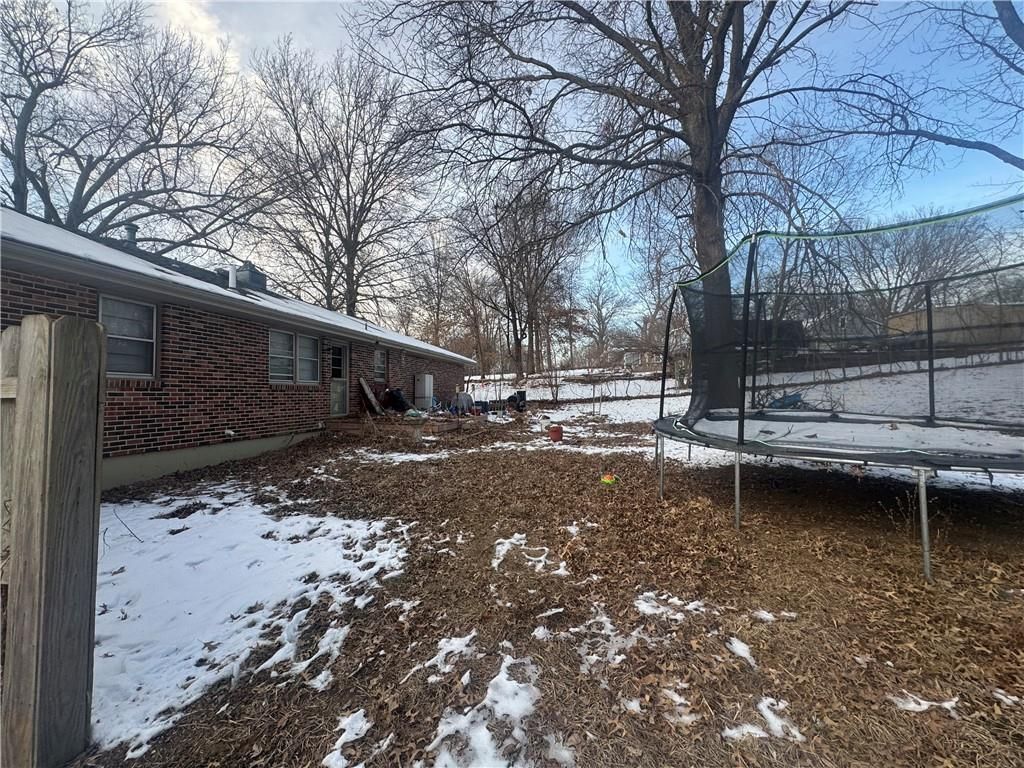 Photo of 907 S Jones Road, Independence, MO 64056 (MLS # 2598875)