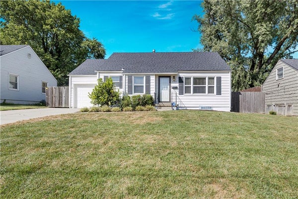 5400 W 51ST ST, ROELAND PARK, KS 66205 - Image b232e22e46ffa9c0d8b98fe82f4ce70e/3155714484
