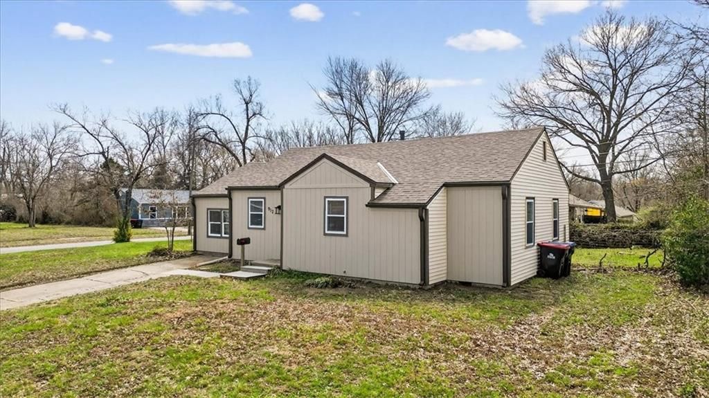 Photo of 912 VEST Drive, Warrensburg, MO 64093 (MLS # 2608384)