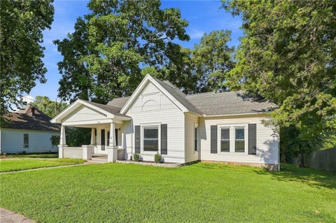 Photo of 810 N Holden Street, Warrensburg, MO 64093 (MLS # 2637721)