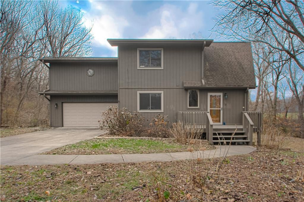 Photo of 303 Hillcrest Drive, Smithville, MO 64089 (MLS # 2592181)