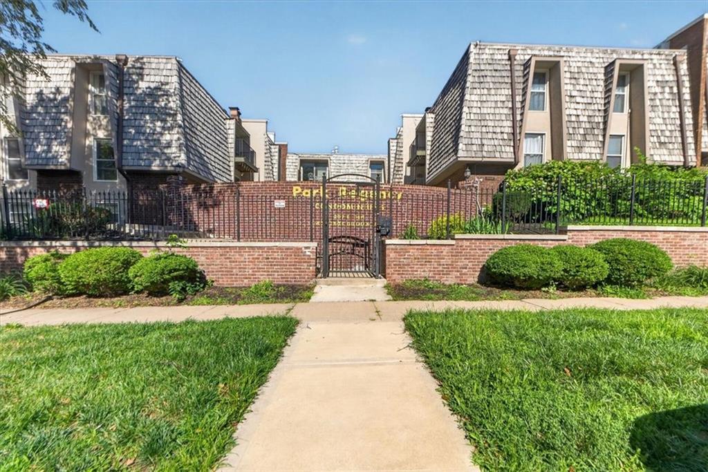 3608 Gillham Road 26