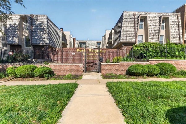 3608 GILLHAM RD APT 26, KANSAS CITY, MO 64111 - Image b2835bd1a7ca49afc9d970b933c00fd0/3048716331