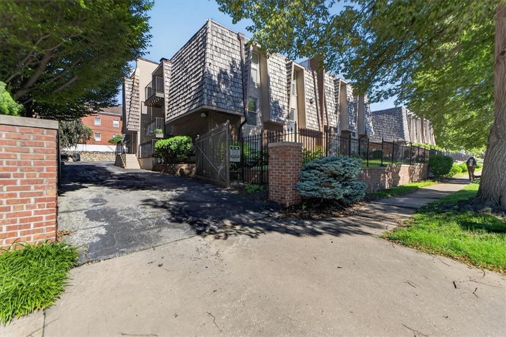 3608 Gillham Road 26