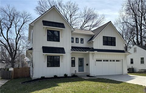 5325 W 72ND Street Prairie Village KS 66208