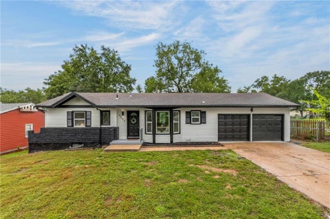 Photo of 9609 E 79th Street, Raytown, MO 64138 (MLS # 2645213)