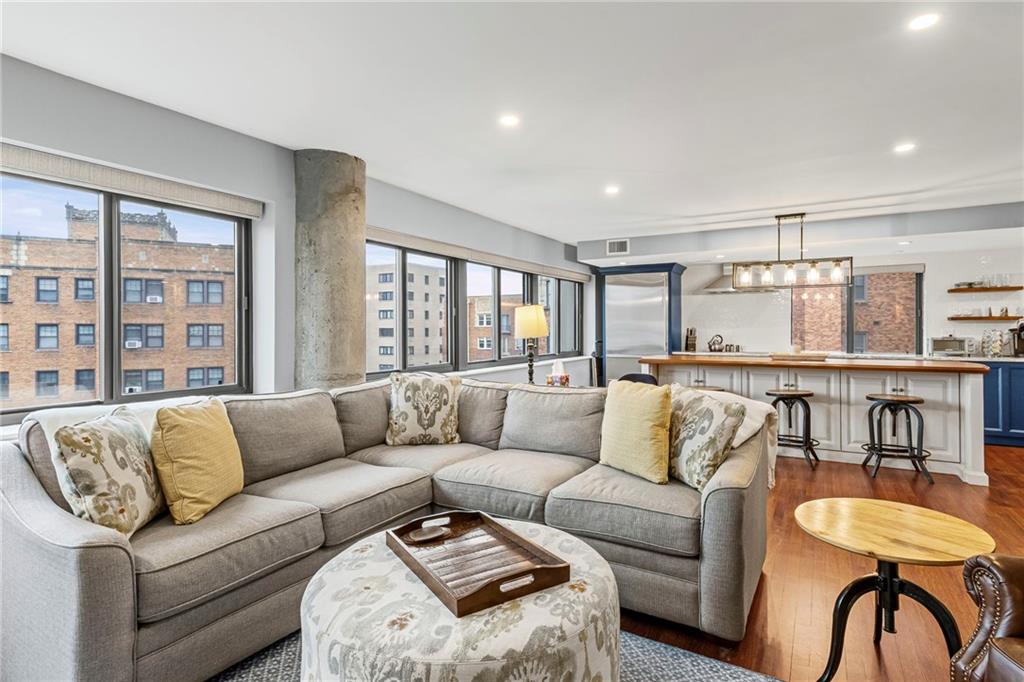 803 W 48th Street 706