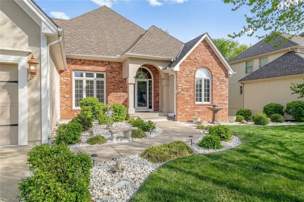 Photo of 704 NE Ashmont Place, Lees Summit, MO 64064 (MLS # 2606777)