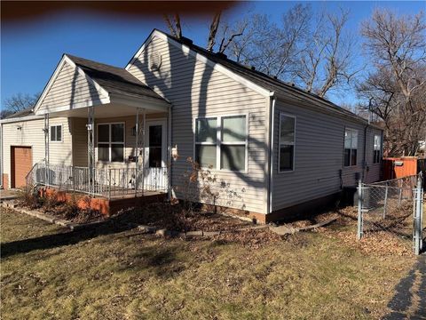 618 W 85th Terrace Kansas City MO 64114