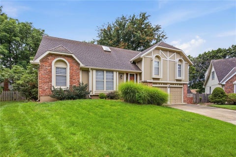 Photo of 11620 Grant Drive, Overland Park, KS 66210 (MLS # 2630637)