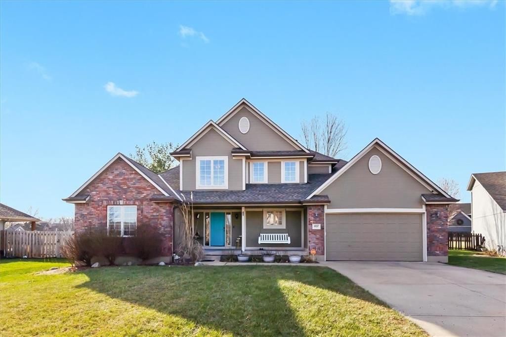 Photo of 1607 NW Pin Oak Court, Grain Valley, MO 64029 (MLS # 2592421)