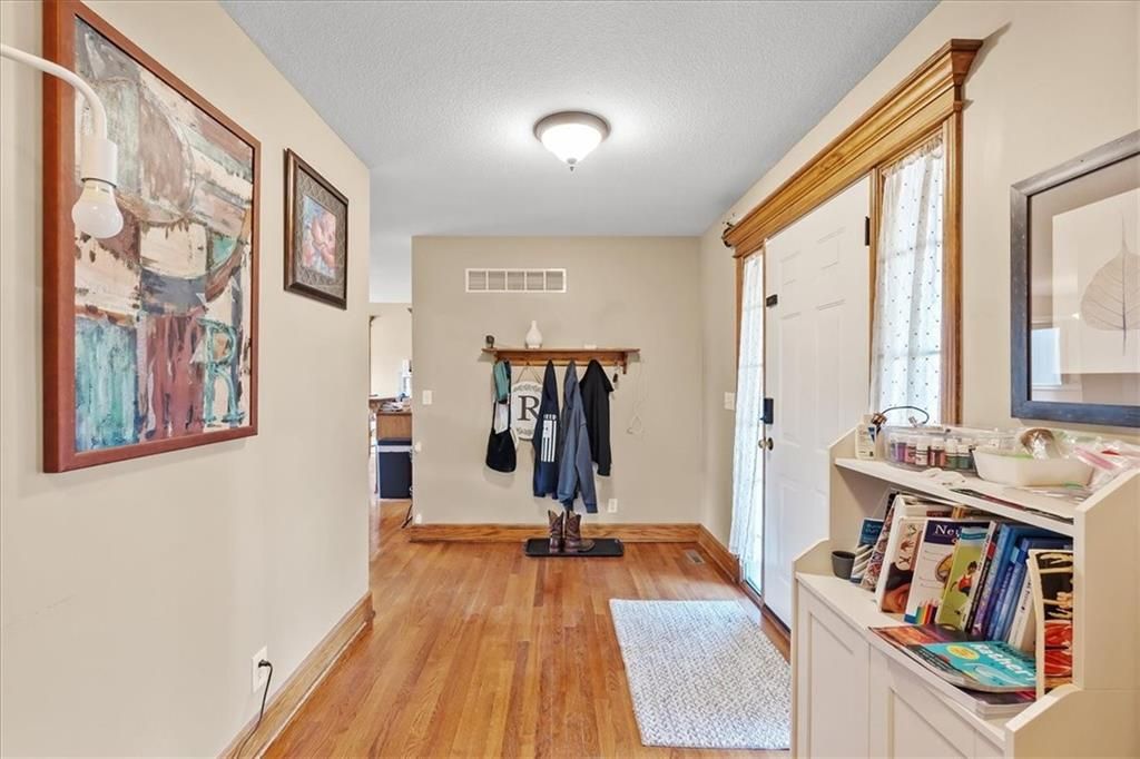 Photo of 1607 NW Pin Oak Court, Grain Valley, MO 64029 (MLS # 2592421)