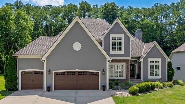 5812 MANOR DR, PARKVILLE, MO 64152 - Image b2df8bc61bca97d43842a22cedee3a73/3789961847