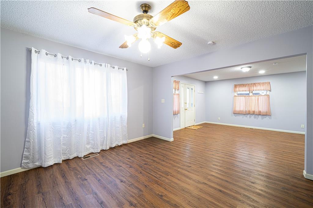 St Joseph, Missouri 64503, United States, 2 Bedrooms Bedrooms, ,1 BathroomBathrooms,Residential,Pending,254450