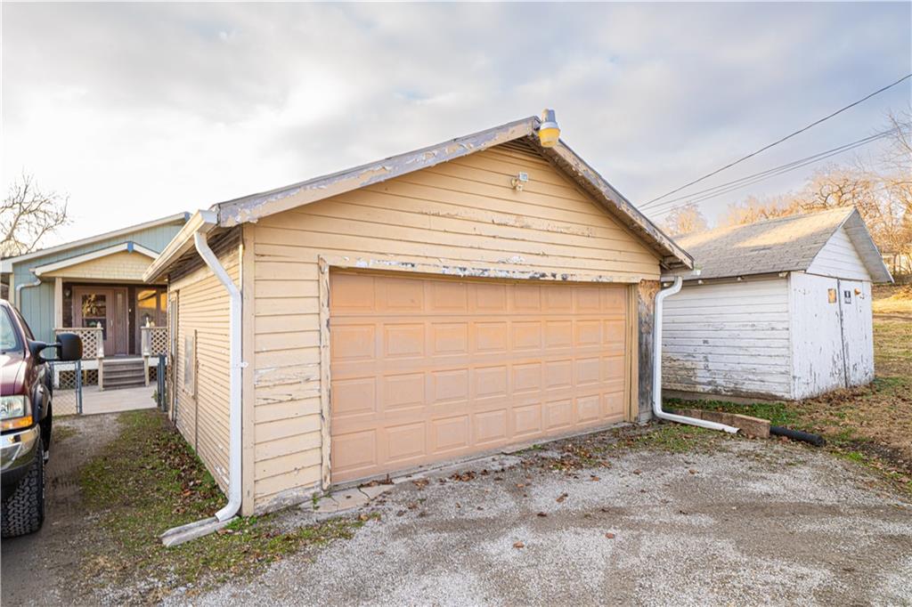 St Joseph, Missouri 64503, United States, 2 Bedrooms Bedrooms, ,1 BathroomBathrooms,Residential,Pending,254450