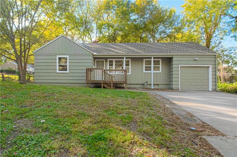 Photo of 6730 Hawthorne Avenue, Raytown, MO 64133 (MLS # 2648652)