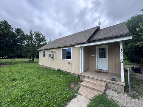Photo of 400 N oak Street, Garnett, KS 66032 (MLS # 2628567)