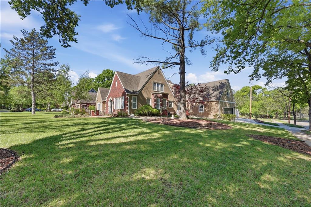 1303 Pembroke Lane