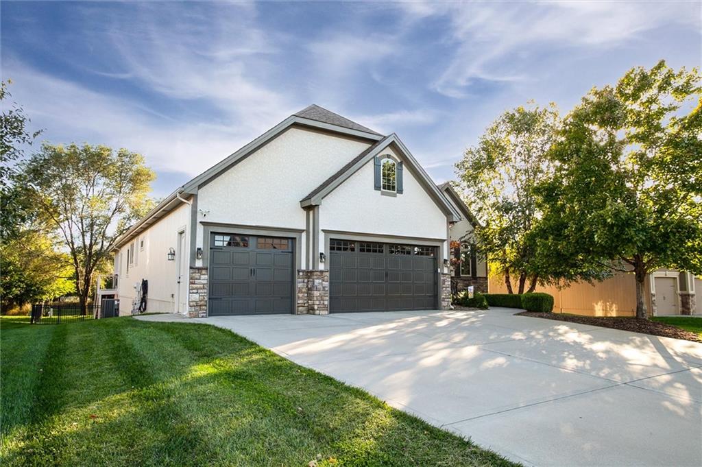 1617 NE Shadow Valley Drive