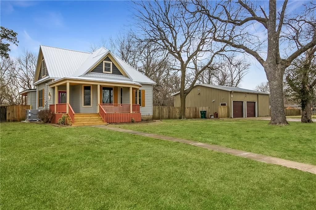Photo of 1000 Briggs Avenue, Parsons, KS 67357 (MLS # 2607680)