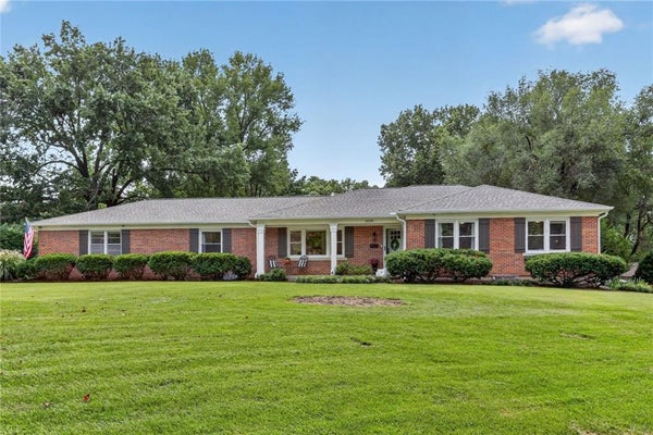 4229 W 98TH ST, OVERLAND PARK, KS 66207 - Image b3518a6340bbababc4bfa17e2e472a72/1035786605