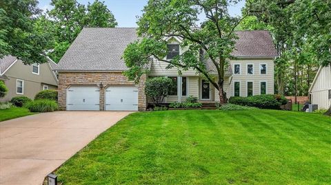 Photo of 8336 Rosehill Road, Lenexa, KS 66215 (MLS # 2628888)