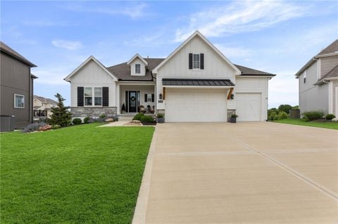 Photo of 13344 W 147th Street, Olathe, KS 66062 (MLS # 2625915)