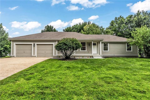 Photo of 701 Horseshoe Drive, Pleasant Hill, MO 64080 (MLS # 2627039)
