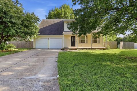 Photo of 201 N Poplar Drive, Gardner, KS 66030 (MLS # 2632579)