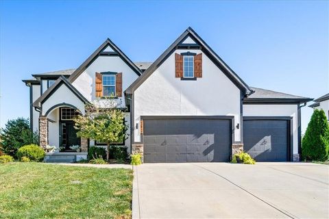Photo of 12611 S Laci Circle, Lees Summit, MO 64086 (MLS # 2615440)