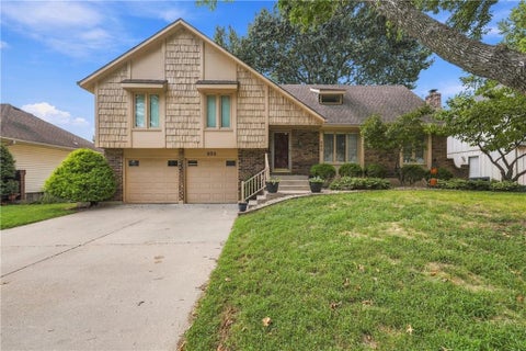 Photo of 900 SW Murray Road, Lees Summit, MO 64081 (MLS # 2643096)
