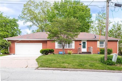 Photo of 710 N Brunswick Avenue, Marshall, MO 65340 (MLS # 2617484)