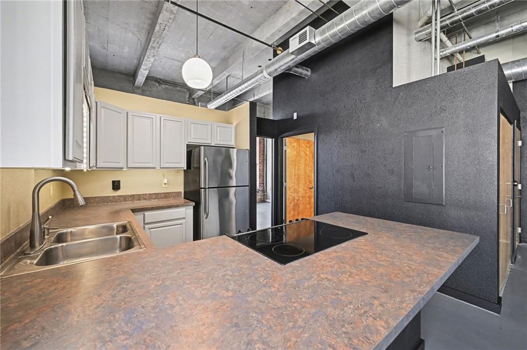 2029 Wyandotte Street 410