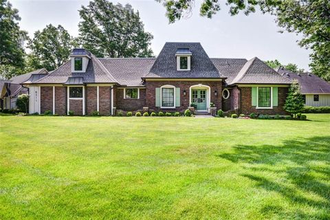 8311 Wenonga Road Leawood KS 66206